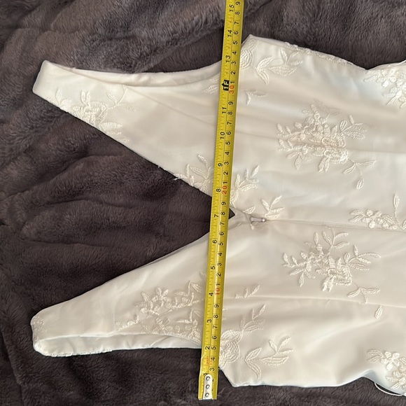 Minuet lace bridal/ or party dress - Picture 8 of 14